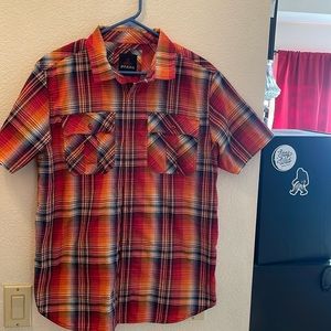 Beautiful button-down, short sleeve shirt men’s medium women’s large